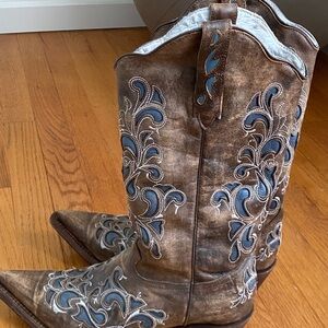 Embroidered Western Cowboy Boots
